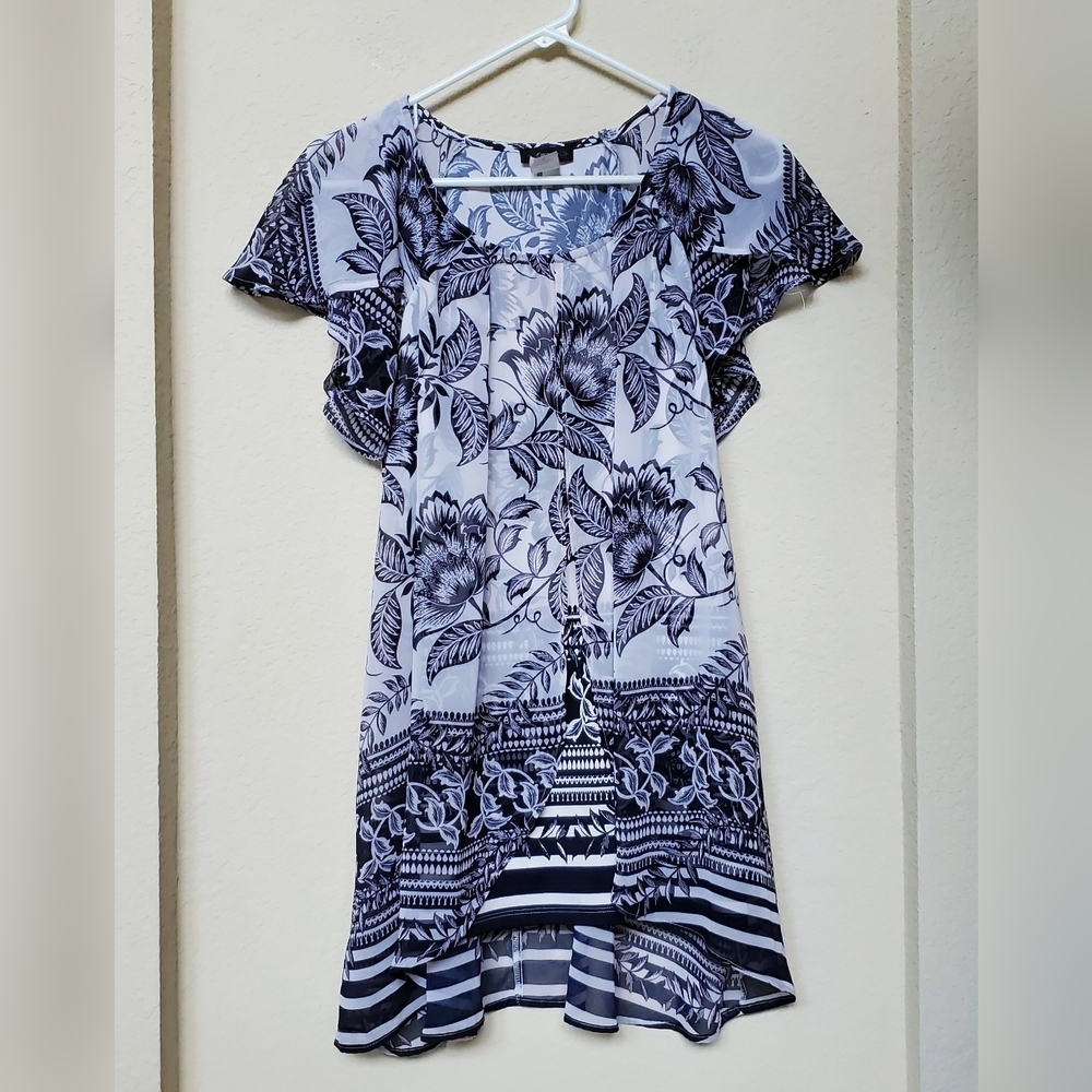 Cocomo Navy and White Patterned 2 n 1 Top Flutter Sleeves.  Size Medium